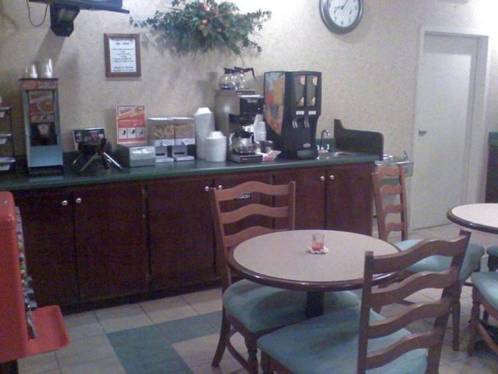 Deerfield Inn And Suites Steele Extérieur photo